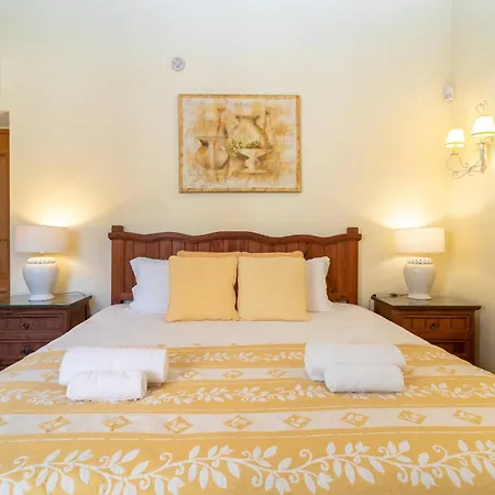 Casa Bruella - Walk To Pool Wifi And Bbq Villa *