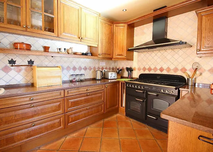 Casa Bruella - Walk To Pool Wifi And Bbq Villa