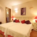 Casa Bruella - Walk To Pool Wifi And Bbq