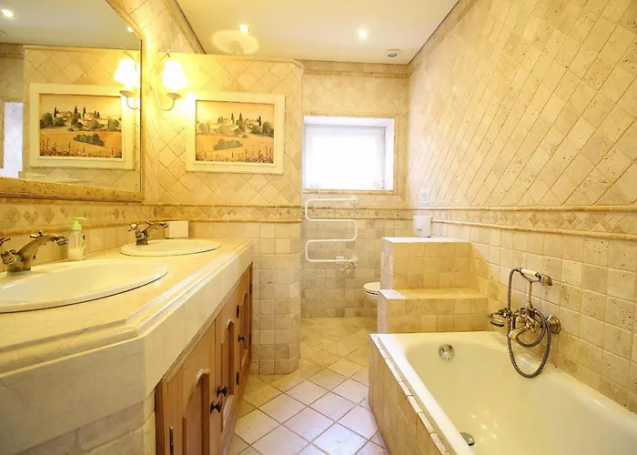 Casa Bruella - Walk To Pool Wifi And Bbq Villa