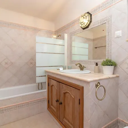 Casa Bruella - Walk To Pool Wifi And Bbq Villa