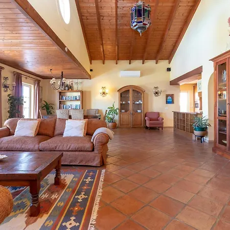Villa Casa Bruella - Walk To Pool Wifi And Bbq *