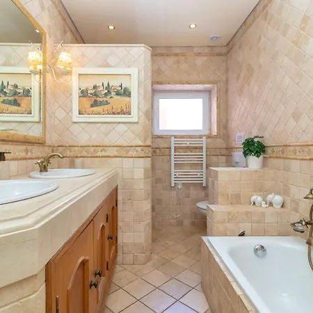 Villa Casa Bruella - Walk To Pool Wifi And Bbq